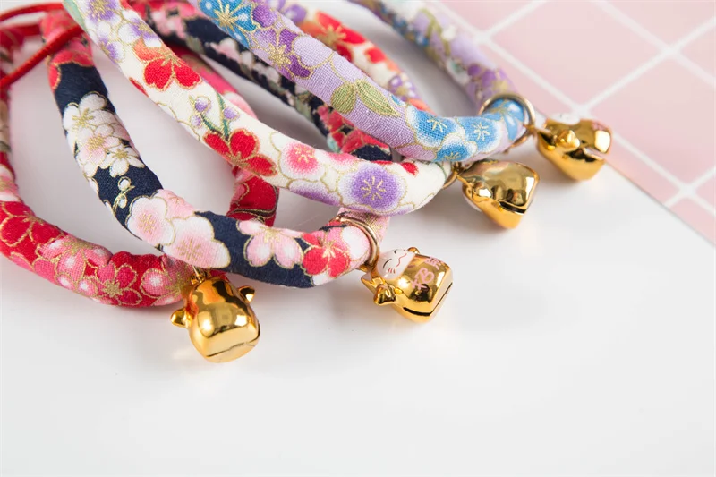 bell collar for cats