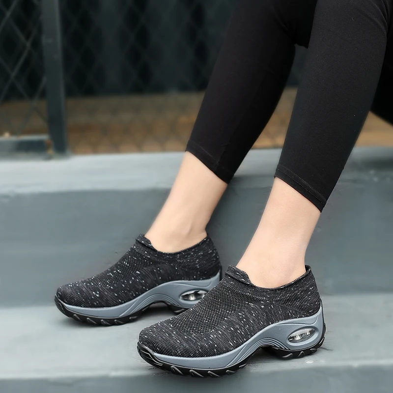 Женские теннисные кроссовки Tenis mujer черные и красные спортивные на толстой