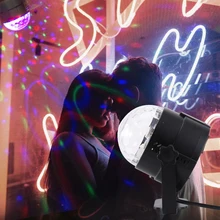 С пультом дистанционного управления Управление Рождественский Декор звуковой активации лампы свадебные диско шар светильник мерцающий светильник сценического светильник танцевальный светильник фантастические