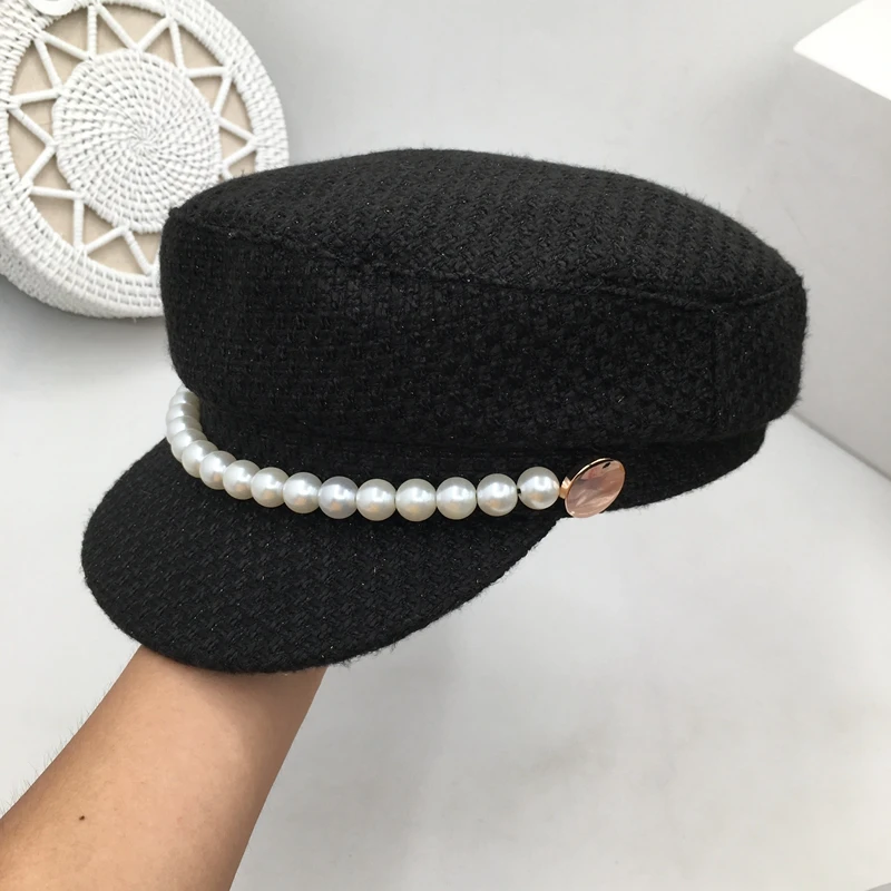 

New navy hats from Europe and America are sweet and stylish to a knit newsboy cap to a visors to women