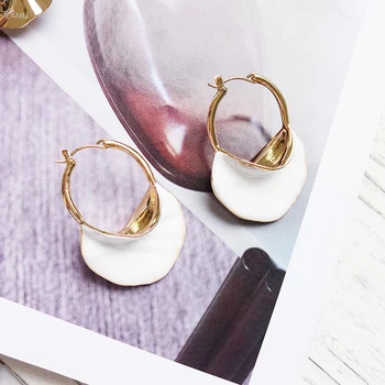 

AOMU 2020 Fashion White Enamel Irregular Round Golden Metal Drop Earrings Party Wedding Female Jewelry Gifts