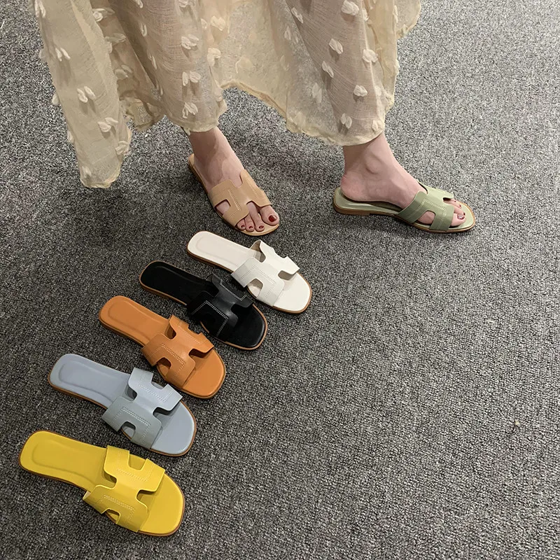 

h slippers women wear 2020 new summer flat bottom flip flops wild beach shoes