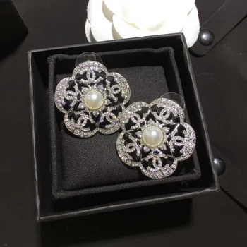 

Luxury brand designer flower earrings 1:1 high quality fashion jewelry pearl golden earrings for women 925 silver needle