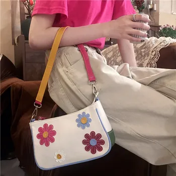

Niche design bag 2020 new fashion mid-century style color contrast retro flowers baguette bag canvas simple underarm bag