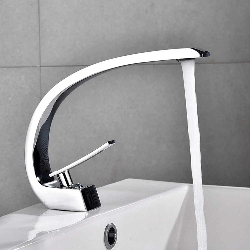 Одна ручка Санузел на бортике сопло для дома современный латунный кран для раковины Смеситель кран для ванной комнаты кран для горячей и холодной воды