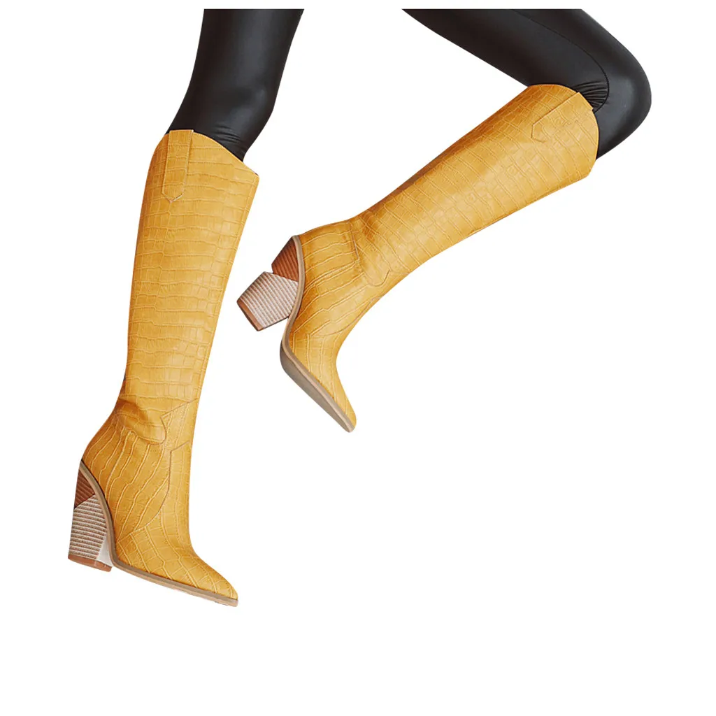 Модные женские сапоги до колена из выбитая микрофибра; ковбойские сапоги в ковбойском стиле с носком; мотоботы на не сужающемся книзу высоком массивном каблуке; размеры;# A1
