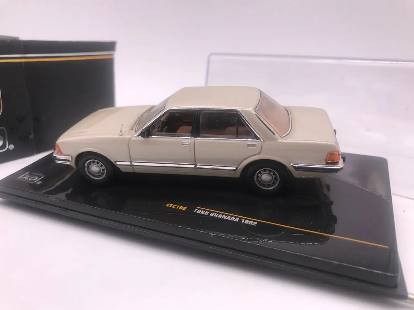 IX O 1:43 FORD CRANADA 1982 бутик сплав автомобиль игрушки для детей модель детской игрушки подарок оригинальная коробка