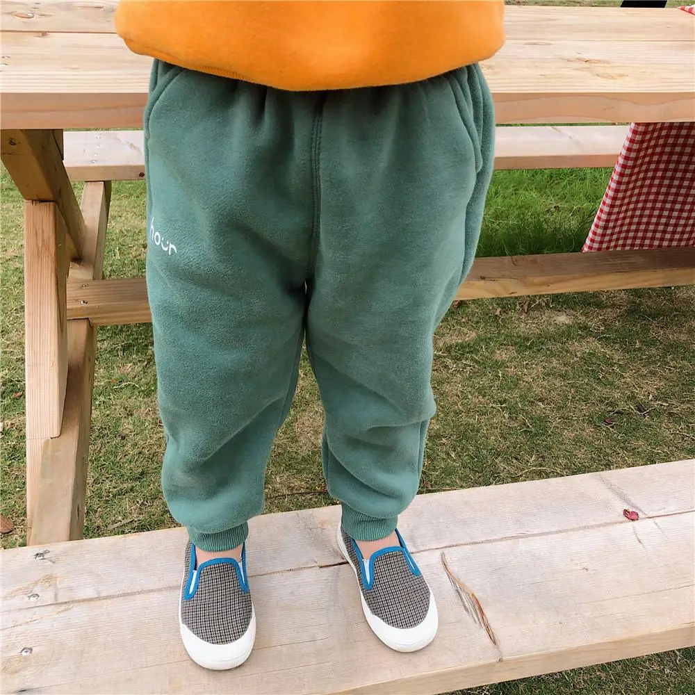Г. Новое поступление, зимние хлопковые свободные Утепленные длинные штаны в Корейском стиле с буквенным принтом, подходящие ко всему, для милых модных маленьких девочек и мальчиков - Цвет: Зеленый