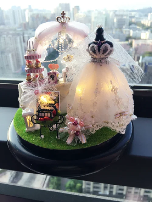 Весенние цветы DIY ручной работы Мини Кукольный дом белое свадебное платье деревянный миниатюрный дом сборка украшения стеклянный шар Кукольный домик
