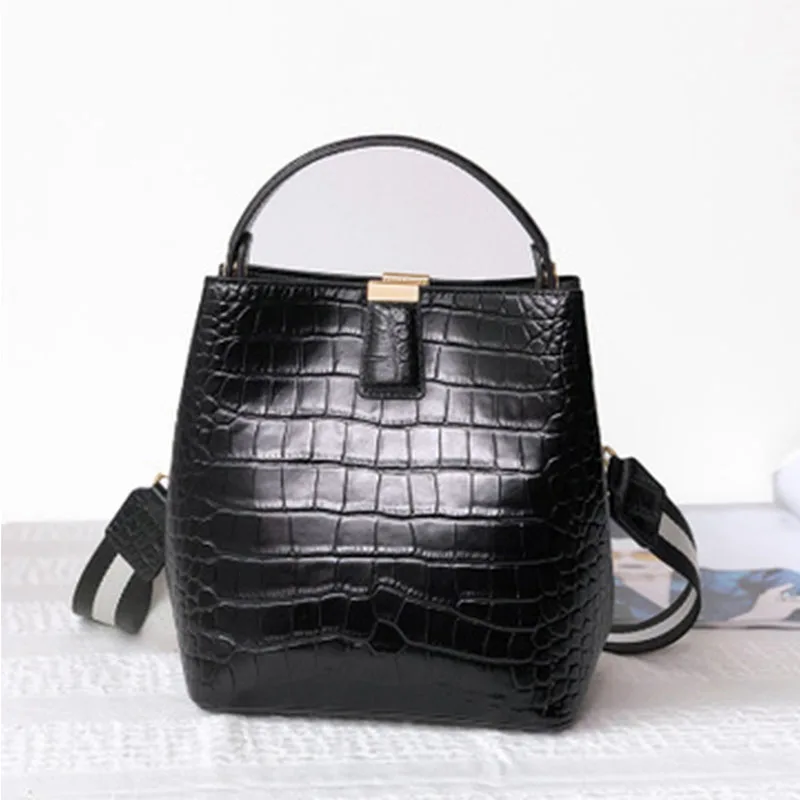 

Women's leather bag 2019 new head coat snakeskin crocodile printed bucket bag casual luxury handbags women bags designer