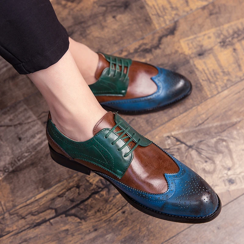 Мужские деловые кожаные туфли; броги; Мужские Элегантные Дизайнерские деловые модельные туфли; свадебные туфли с острым носком; цвет синий, коричневый