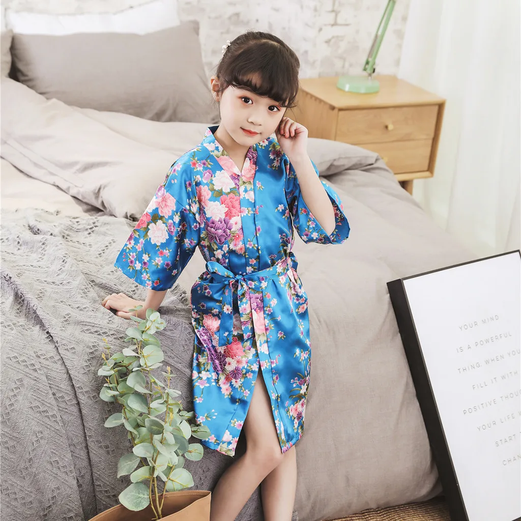 Новая одежда для малышей с цветочным принтом для девочек шелковые атласное кимоно; наряд, одежда для сна, мягкие летние Детская одежда для сна халаты 8,29