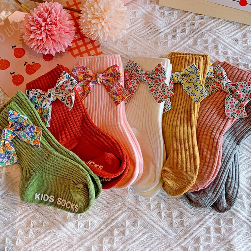 Calcetines antideslizantes con estampado de lazo para bebé, calcetines bonitos de algodón suave para niña recién nacida, sokken