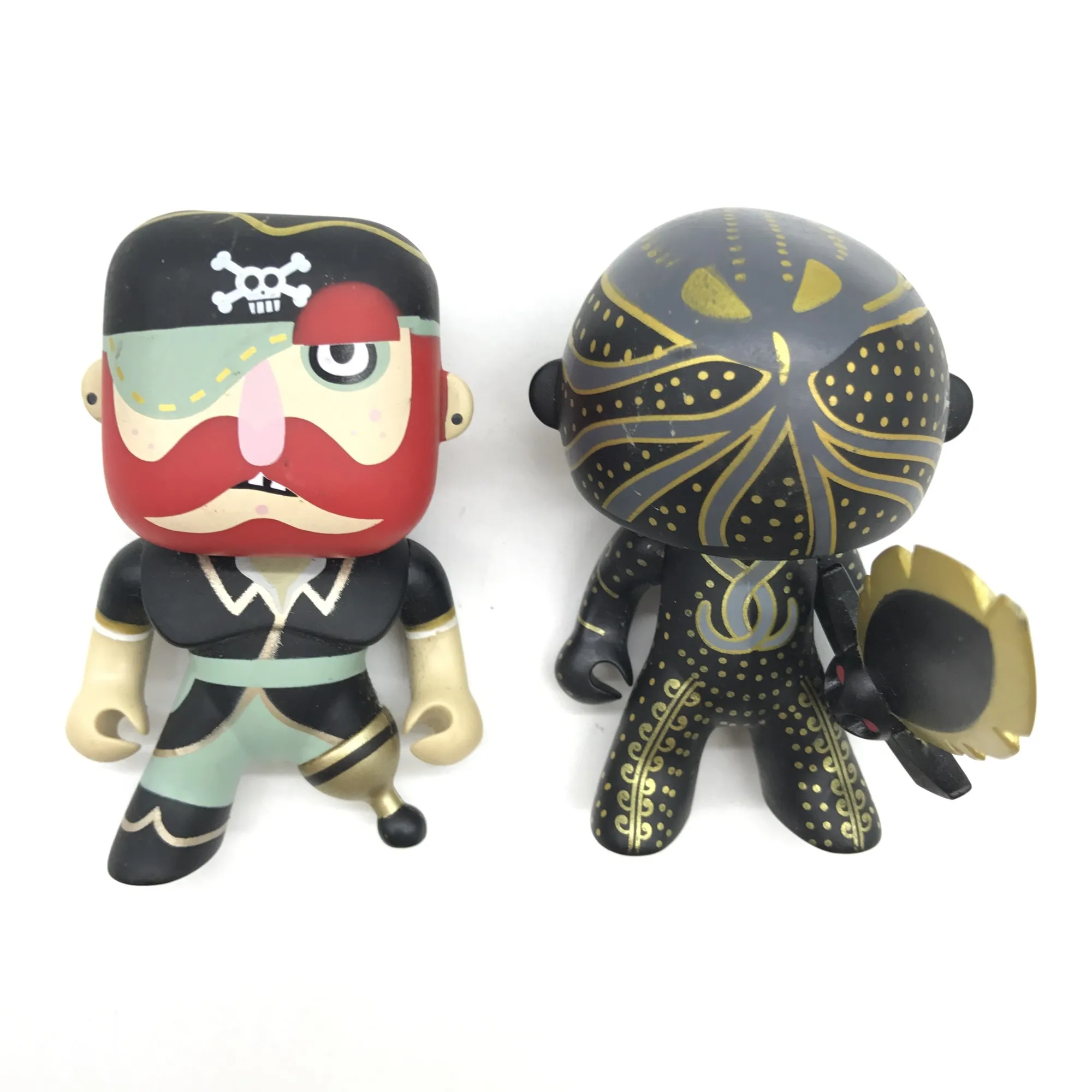 

Djeco Arty Toys Kyle & Throne Figure Knights Pirates Gold & Black Figure Model Action Figure toy No Box