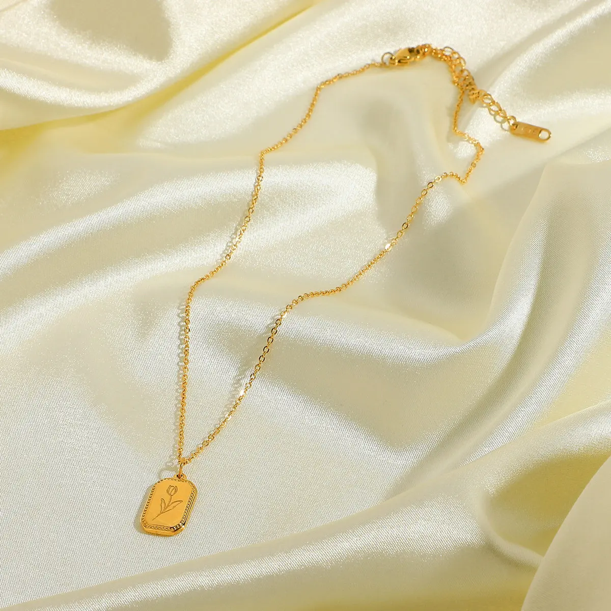 Retro Square Rose Flower Pendant Necklace For Women Minimalist Steel Woman jewelri ​Stainless Steel Choker Neckalce Accessories