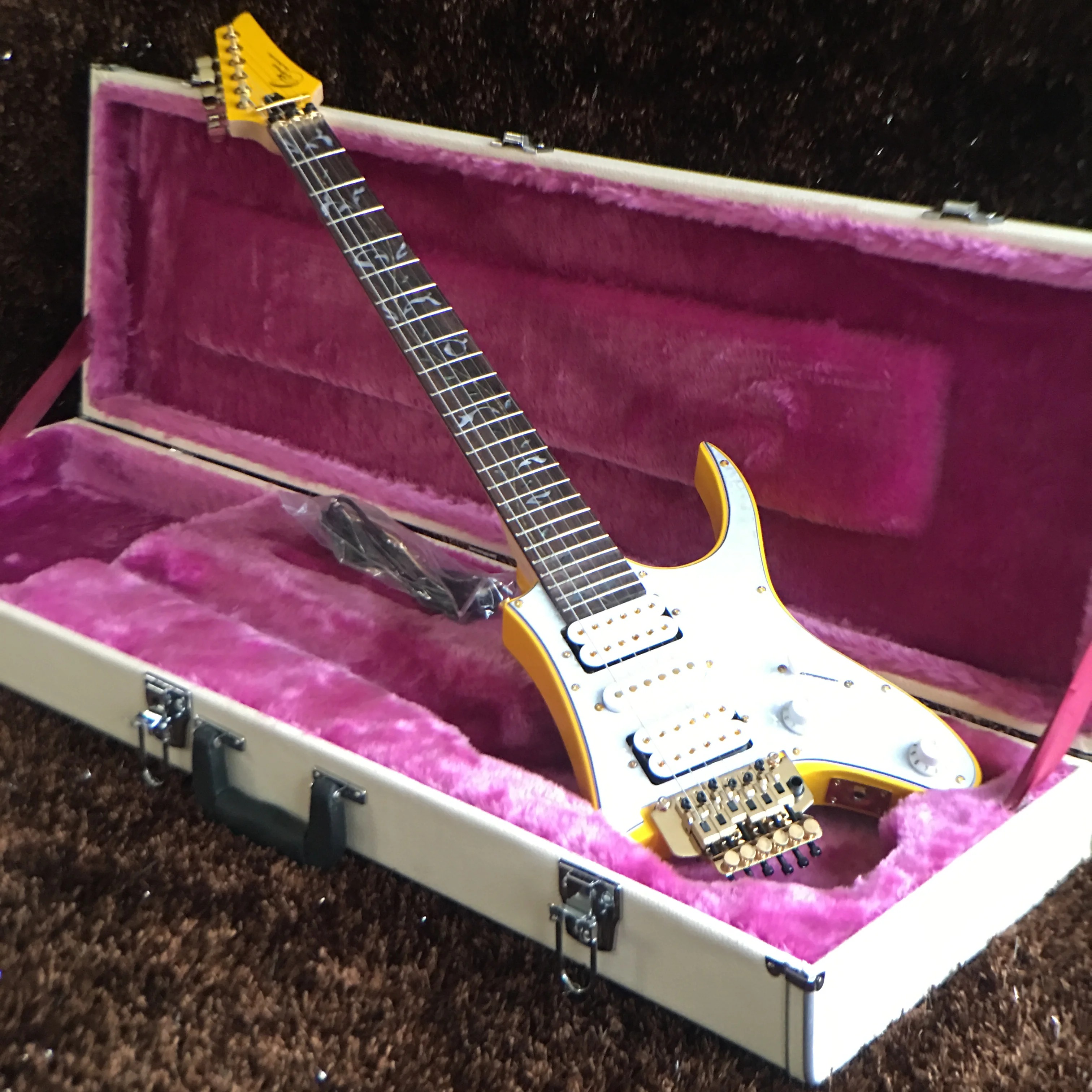 

OETNEE Factory 2019 Yellow 7V Travel Guitar Free Shipping