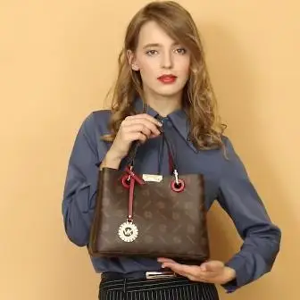 

2019 new fashionable large capacity messenger bagAAA321