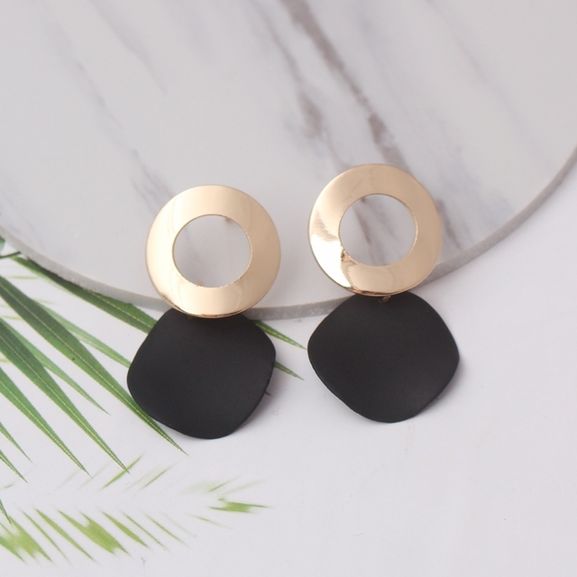 and American Fashion Arc Sequins Dangle Earring for Women New Personality Simple Metal Geometric Paint Discs Brincos