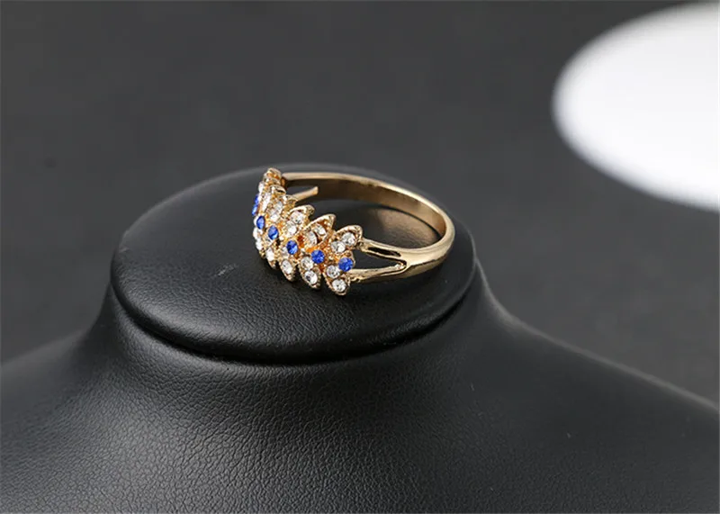 3404542112_2077696031