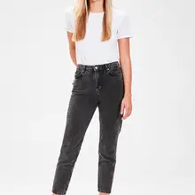 Trendyol/черные джинсы с завышенной талией и надписью «Bel Mom» TWOAW20JE0027