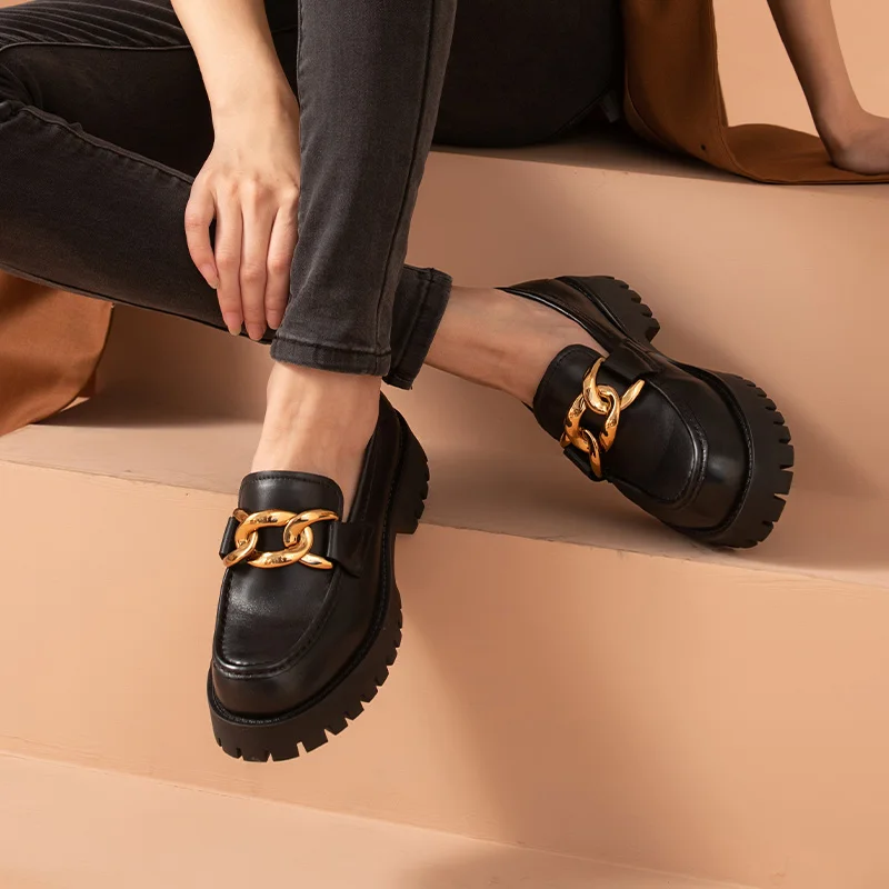 MOCASÍN PLANO CADENA | ZARA International