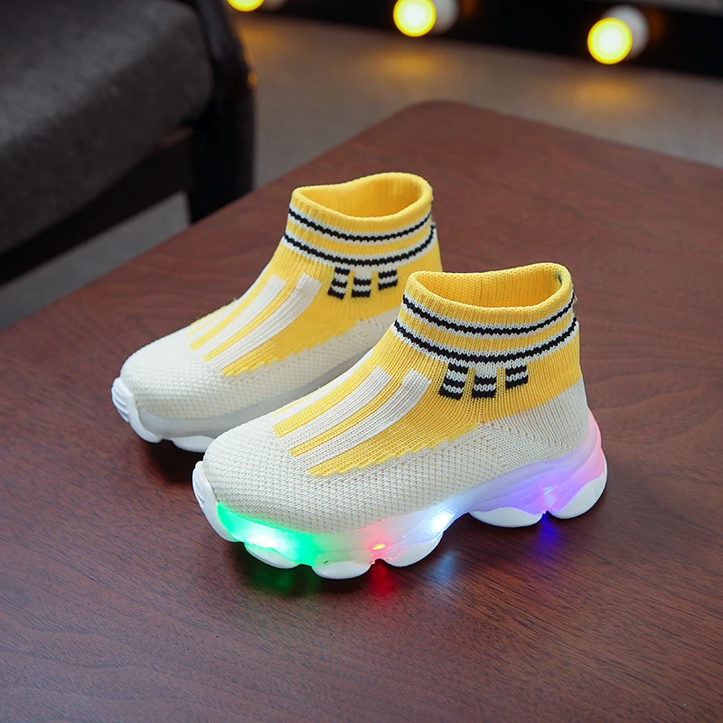 СВЕТОДИОДНЫЙ световой для маленьких мальчиков Ботинки для девочек, дышащие, не скользят, спортивные костюмы в полоску, обувь светодиодный спортивная обувь для малышей; мягкая так светодиодный для тех, кто только начинает ходить, свет