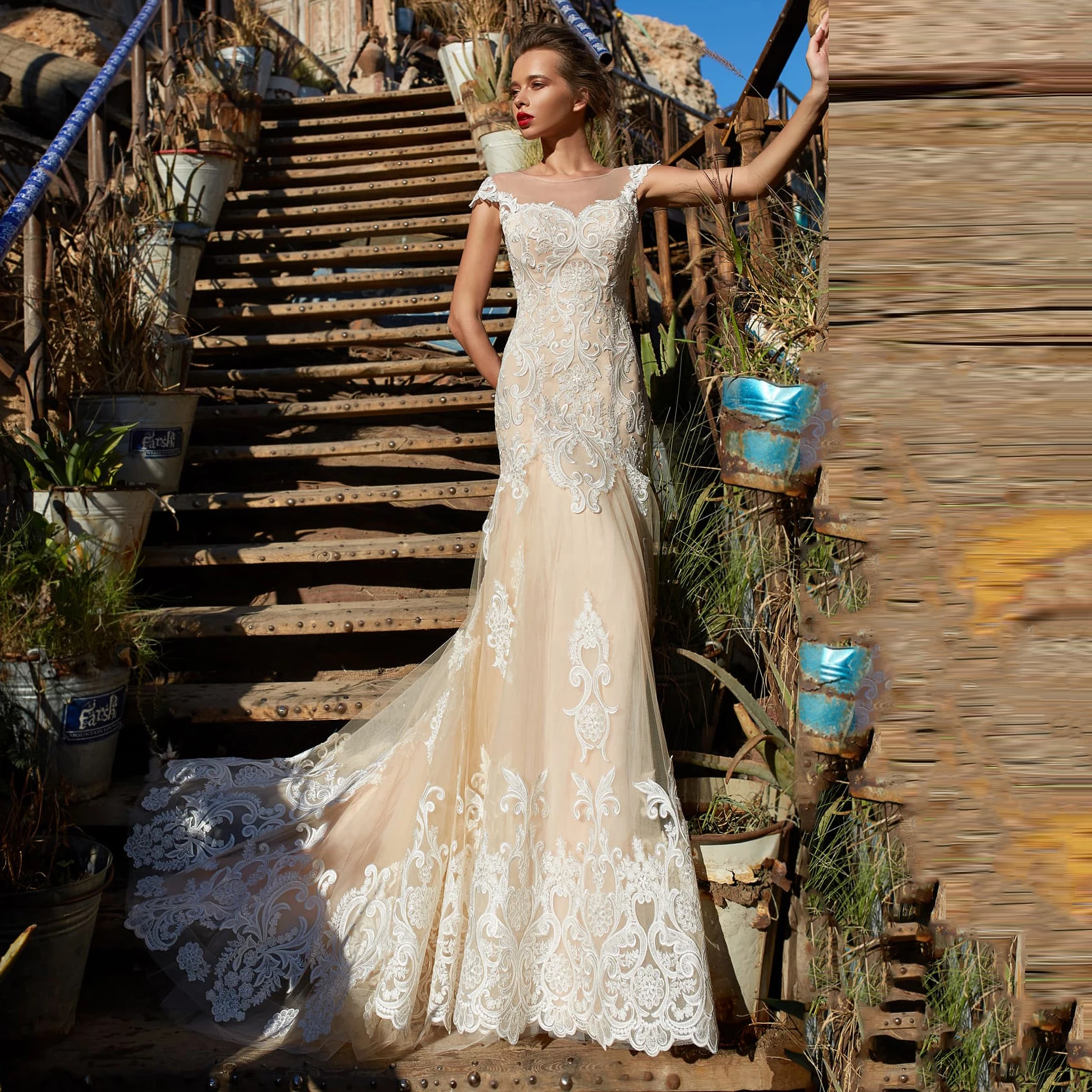 

2020 Champagne Mermaid Wedding Dresses Sheer Scoop Neck Lace Applique Bridal Gown Custom Made