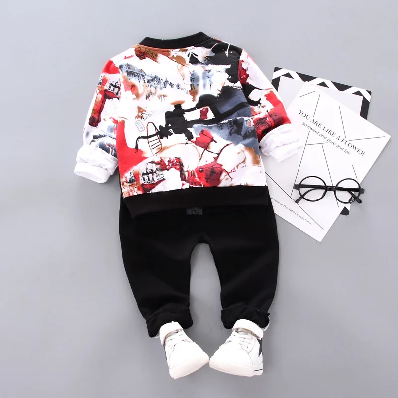 Весенне-осенний комплект с принтом для маленьких мальчиков 0, 1, 2, 3 лет, красивая осенне-зимняя одежда для мальчиков, модная детская одежда из трех предметов