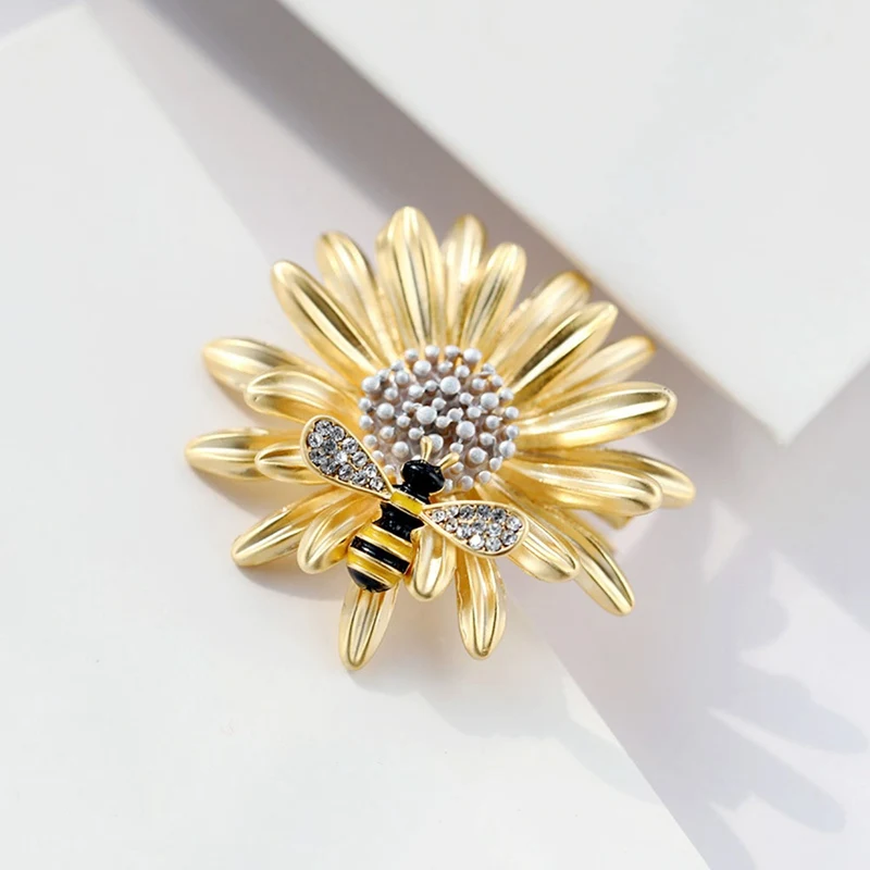 Bee Daisy Enamel Pin Charming Brooch For Women Lady Scarf Clip Pin