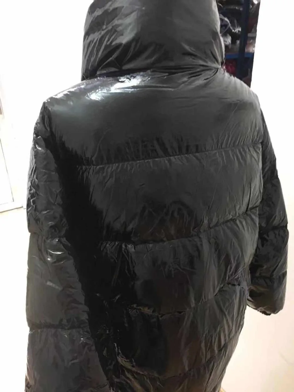 Новый модный бренд с высоким воротником из глянцевой ткани настоящий пуховик пальто женское зимнее длинное Плюс Размер Свободный стиль