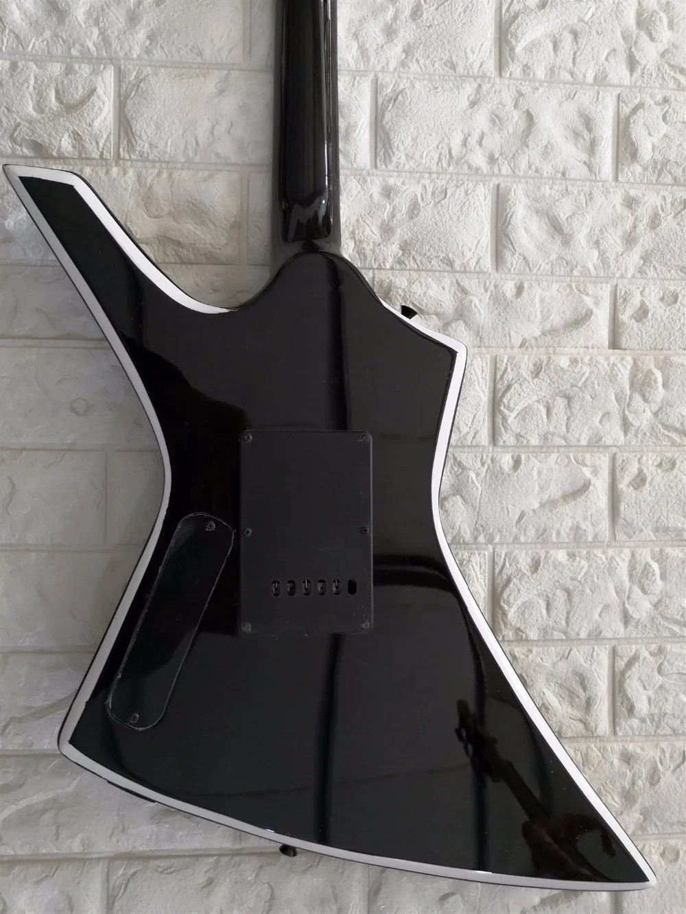 Изготовленный на заказ черная электрическая гитара с floyd rose мост, комплектующие черного цвета белый краями, HH звукосниматели дизайн. Можно подогнать под себя, paypal! Сделайте вашу Y-8