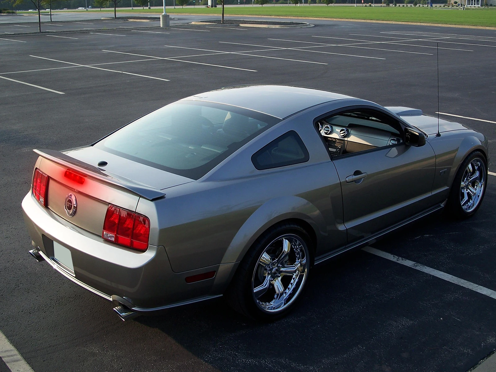 Черный дымчатый светодиодный светильник стоп-сигнала высокого уровня для Ford Mustang MK5 2005-2009