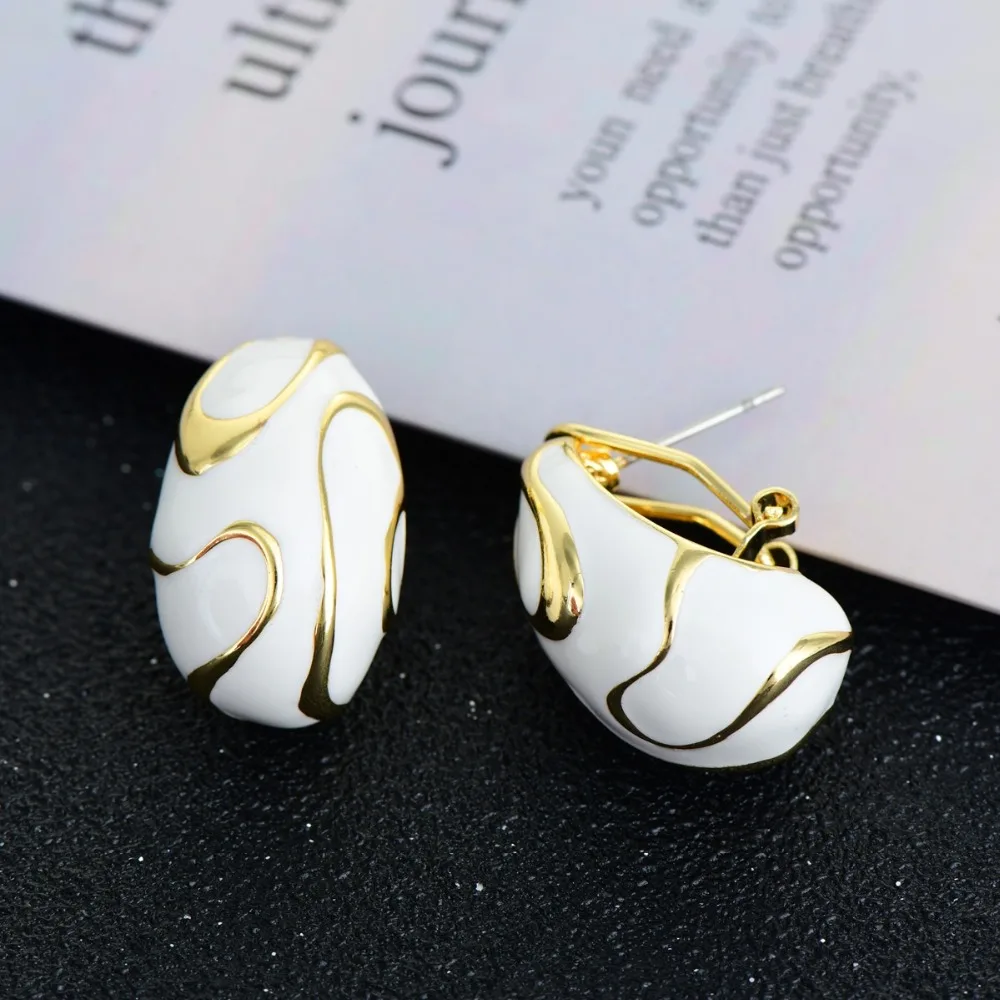 0154952_distinctive-white-enamel-stud-earrings-as-a-gift