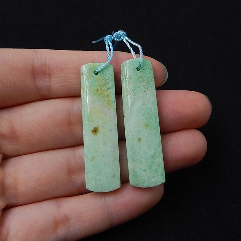 Sales 1Pairs Natural Stone Emerald Green Gemstone Fashion Earring Bead 42x11x5mm 10.16g