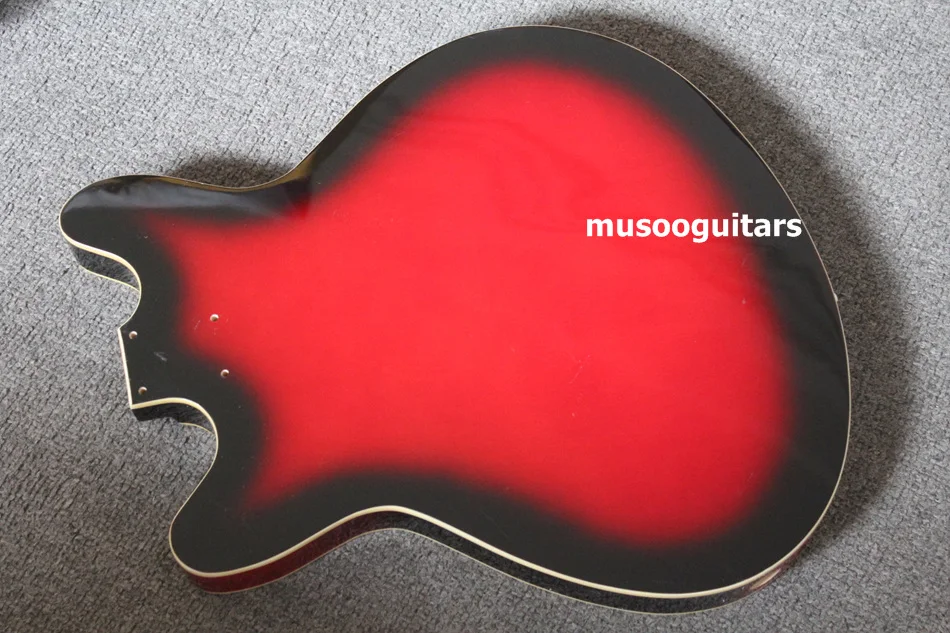 Фирменный проект законченный набор электрических гитар красного цвета