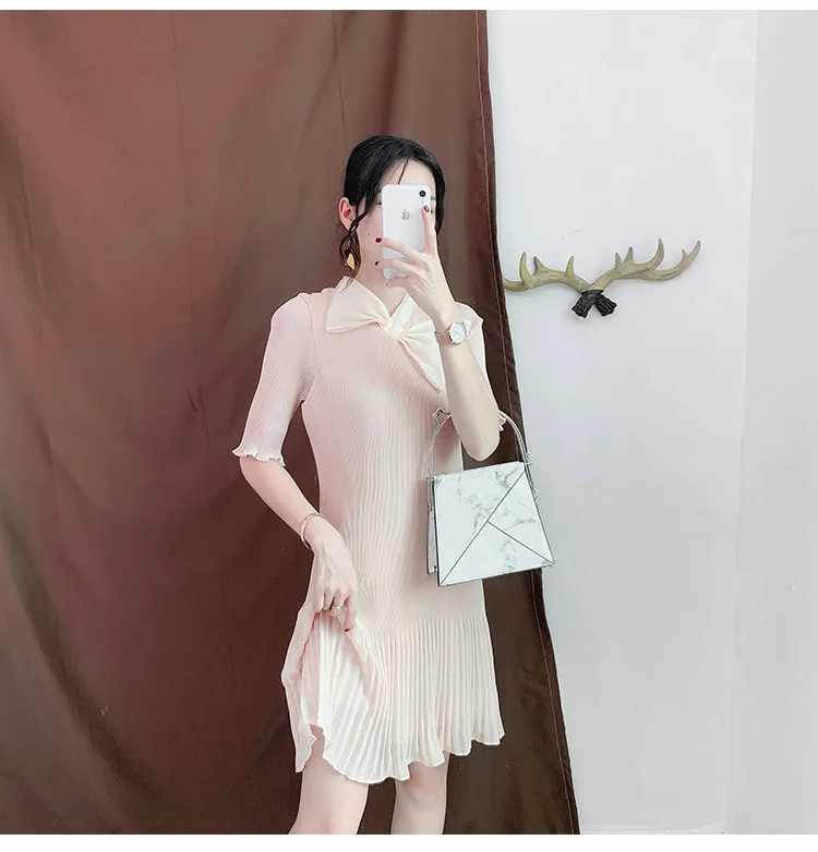 Платье Лето женские новые большие стрейч Miyake плиссированные воротник с бантиком с коротким рукавом однотонные тонкие розовые плиссированные платья длиной до колена