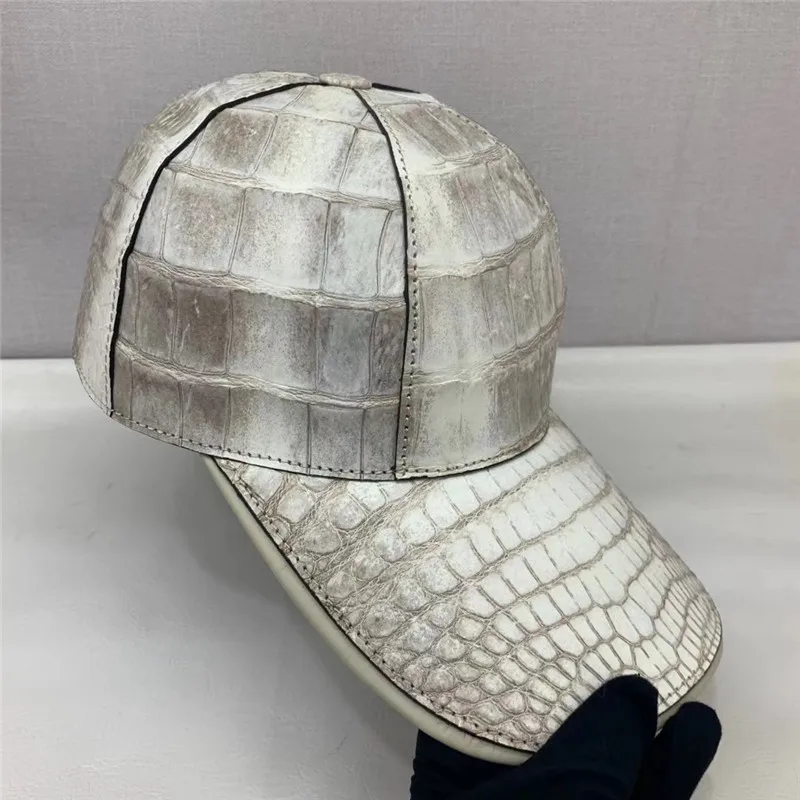 Рисунок 3 - Мужская бейсболка из натуральной крокодиловой кожи