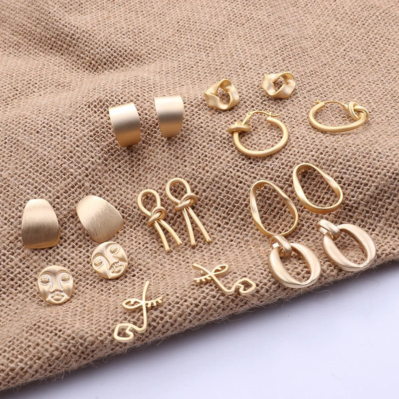 

2019 Korean Retro Style Vintage Personality Human Face Round Geometric Stud Earrings For Female Accessories