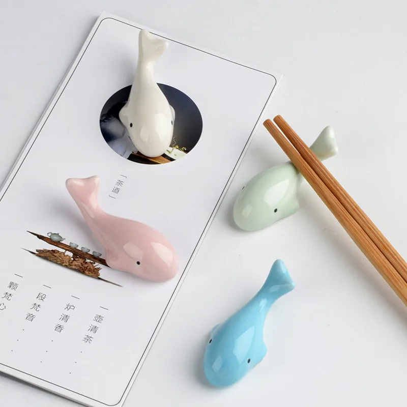 

Wholesale Japanese style ceramic cute dolphin chopsticks stand cartoon animal creative chopsticks stick pillow chopsticks rack