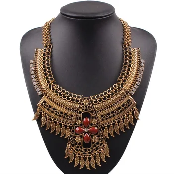 

2020 Hot Sale New Arrival Fashion Vintage Small Leaves Pendant High Quality Cheap Crystal Chunky Statement Necklace for Women