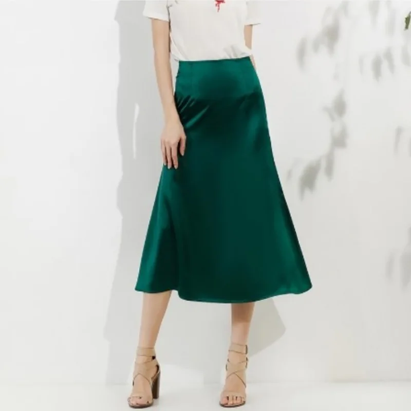 Satin midi skirt юбка. Silk skirt. Silk skirt. Юбка из атласа. Шелковая юбка.