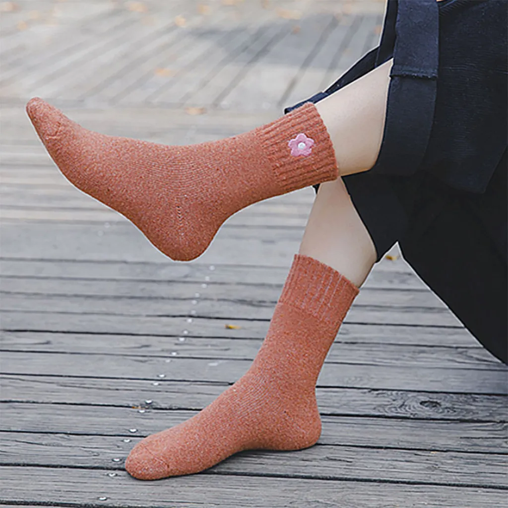 

Fashion Embroidery Flower Sleeping Mid Stock Home Women Girl Soft Bed Floor Socks Cute Women Socks calcetas largas mujer