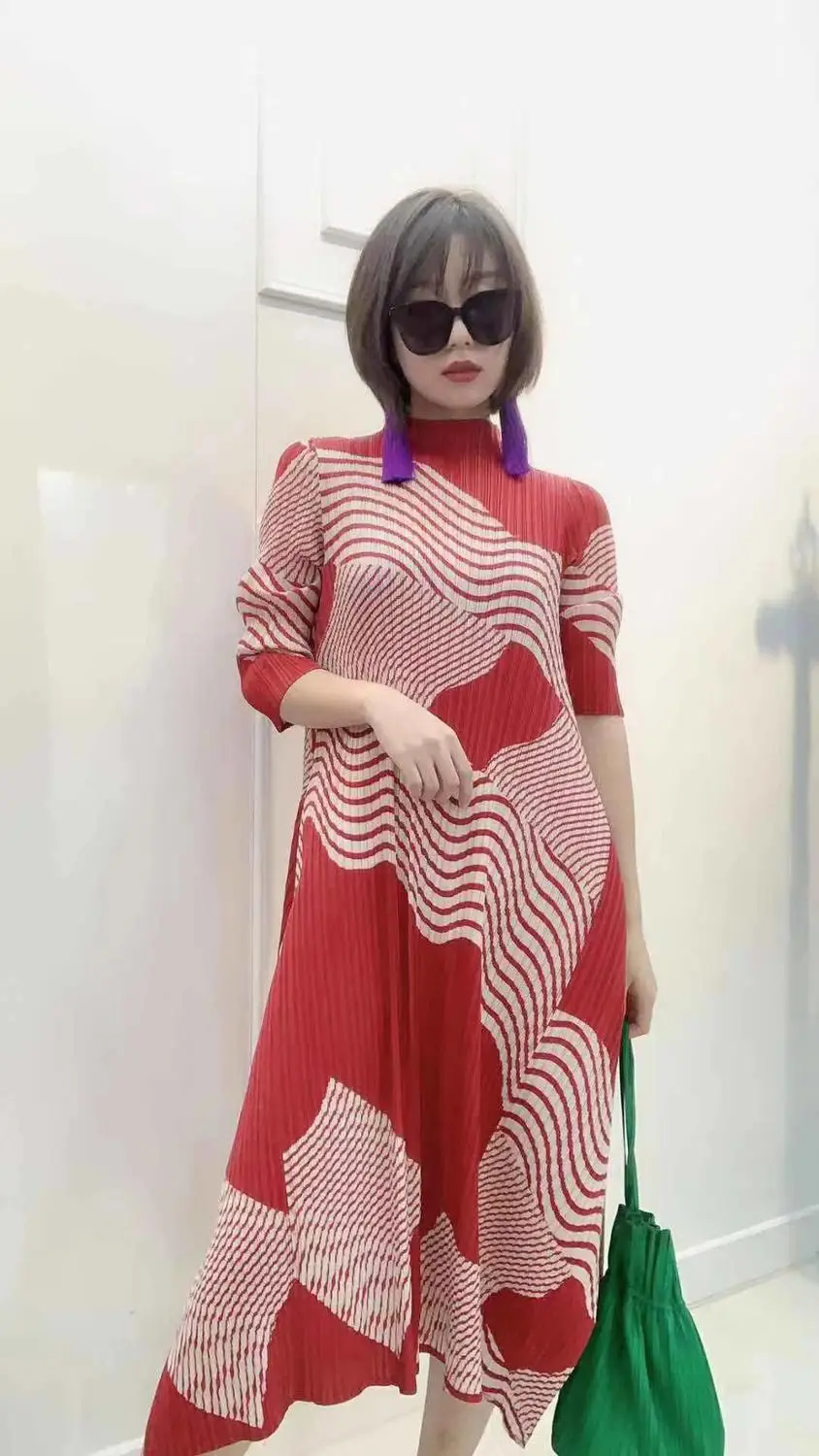 Горячая Miyake Fold геометрический принт Стенд шеи Половина рукава большое платье доступно трапециевидной формы