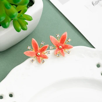 

2020 Brincos Brinco And Winter New Enamel Colored Glaze Flower Gem Earring Female Mage Design Style Forest Earrings Fashion