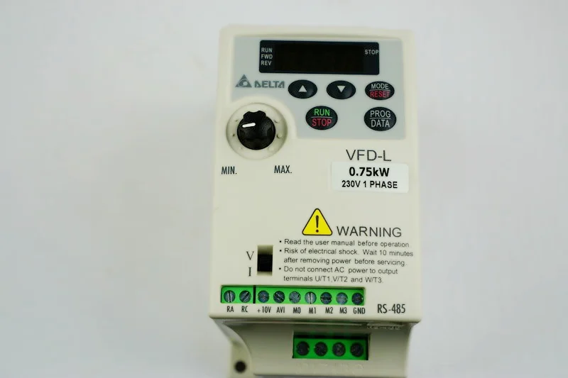 Инвертор VFD007L21A