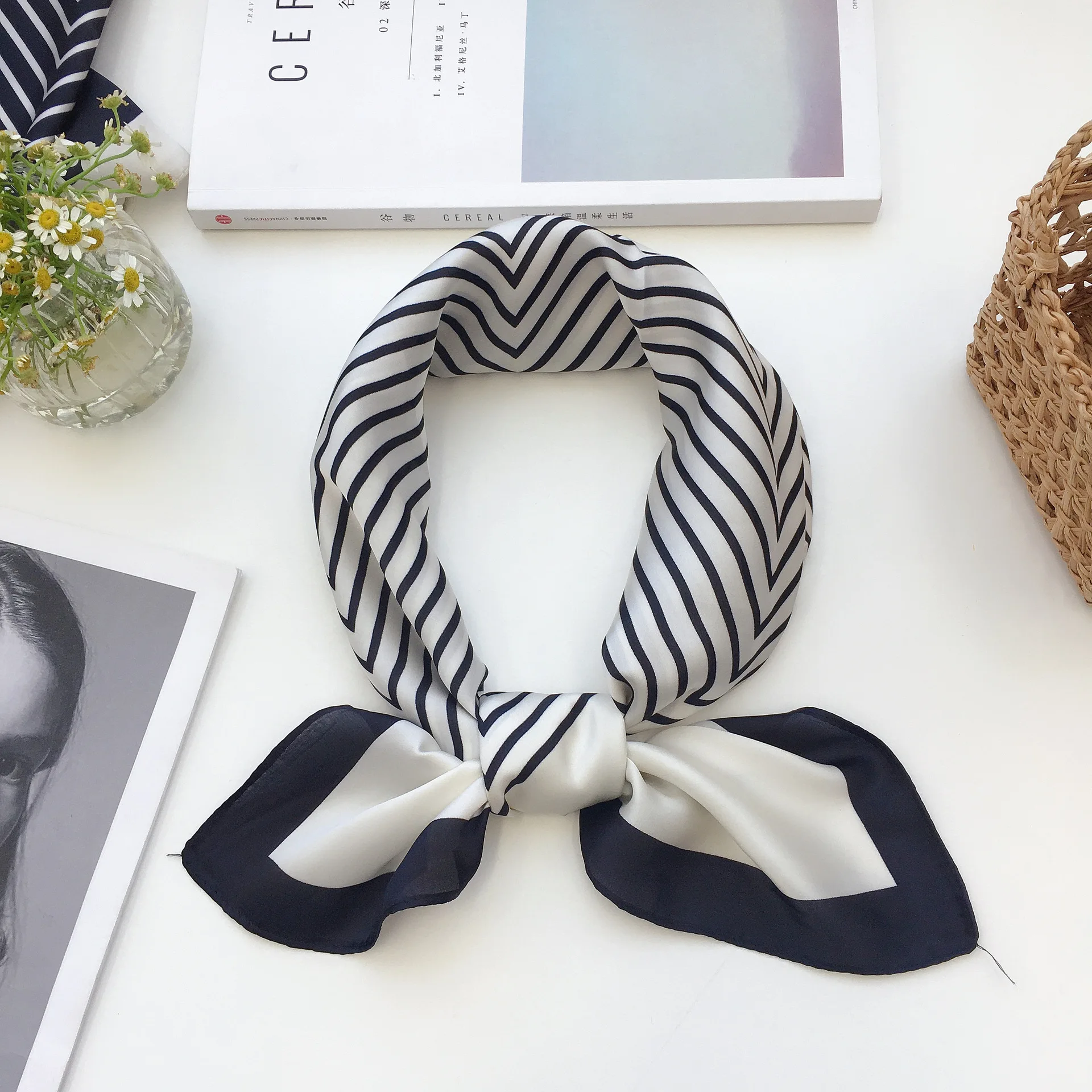 

Yishine 2021 70x70cm Striated Pattern Print Square Scarf Women Bandana Hairband Lady Head Wraps Female Shawl Neckerchief