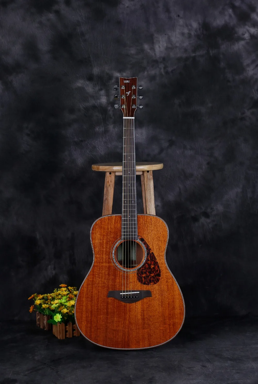 

FG850 YAMA Acoustic guitar solid spruce top rosewood back and side