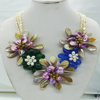 

Charm Vintage lady ! Shell/pearl flower necklace