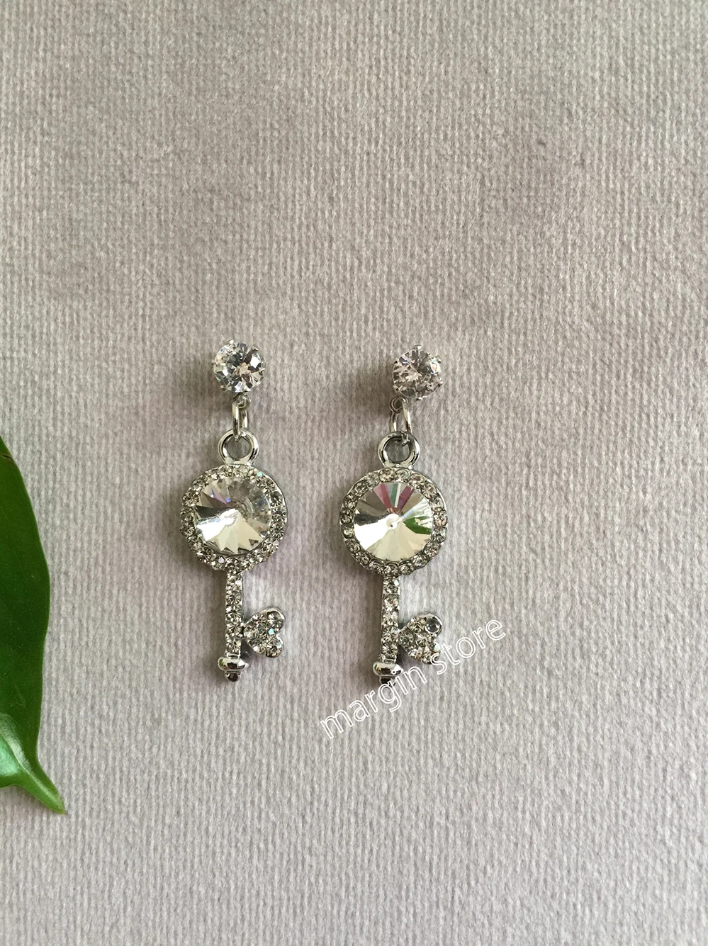 

Key Shape Heart-shaped Tooth Pattern Large Zircon Wedding Jewelry