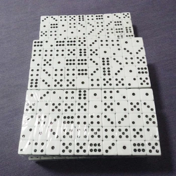 

100pcs Durable 16mm White & Black Acrylic Dice Cube Beads Family Party Game Table Games Indoor Entertainment